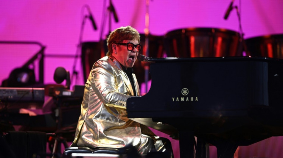 Elton John critica plan "criminal" del gobierno británico sobre derechos de autor e IA