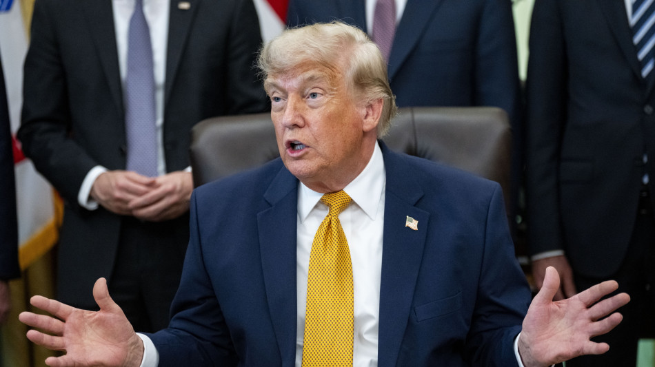 Trump in calo ancora nel sondaggi, solo il 30% degli americani lo approva
