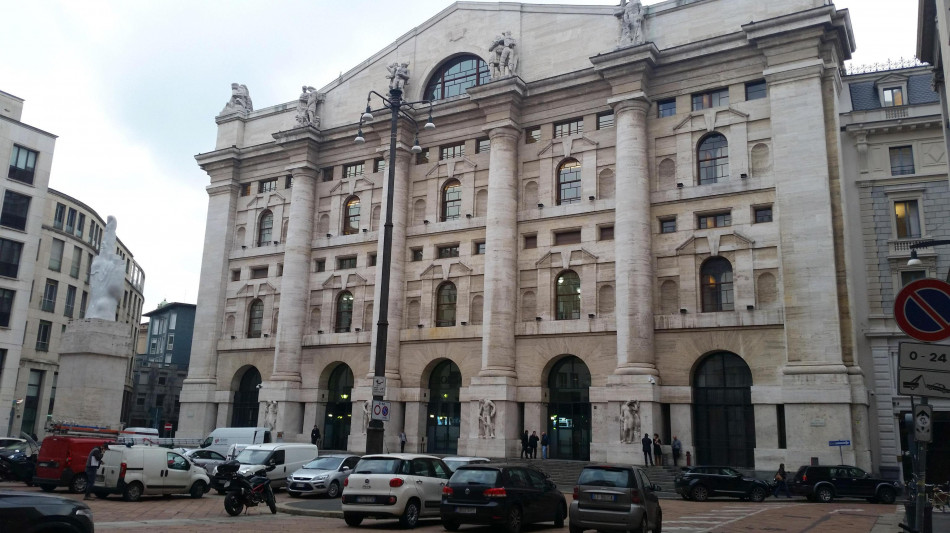 Borsa: Milano chiude poco mossa (-0,04%)