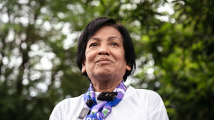 Tailandesa condenada a 43 anos de prisão por crime de lesa-majestade é libertada