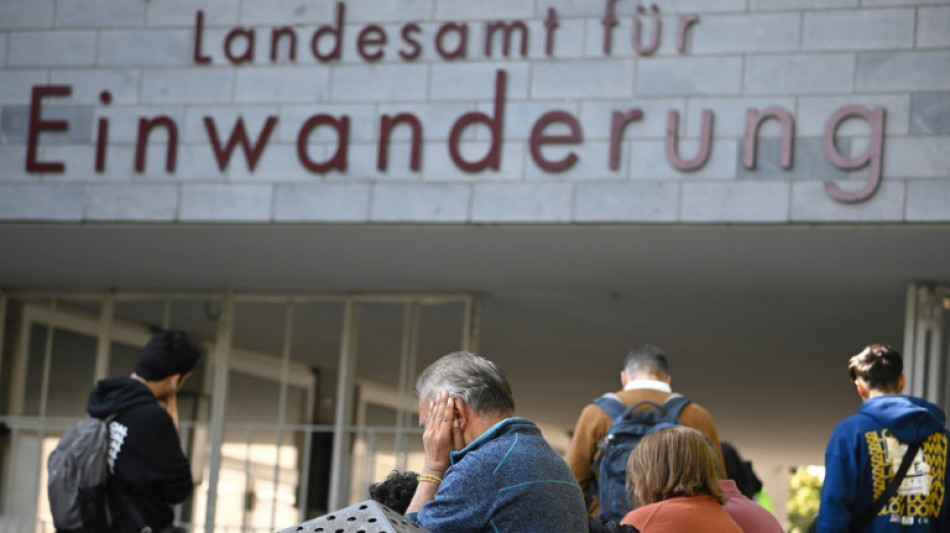 Zahl der Einbürgerungen in Deutschland 2024 um fast die Hälfte gestiegen