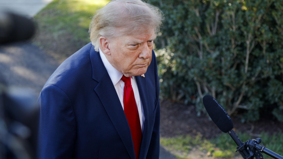 Trump attacca LeBron James, ha mancato di rispetto all'inno Usa, una vergogna