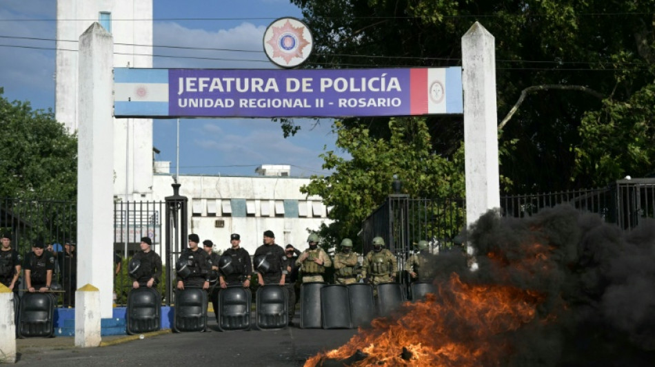 Argentinien: Polizeibeamte protestieren f&uuml;r h&ouml;here Geh&auml;lter