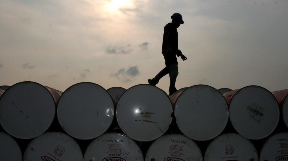 Il petrolio recupera in avvio, wti +0,69%