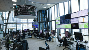 Borsa: l'Europa &egrave; debole in avvio, Parigi -0,02%