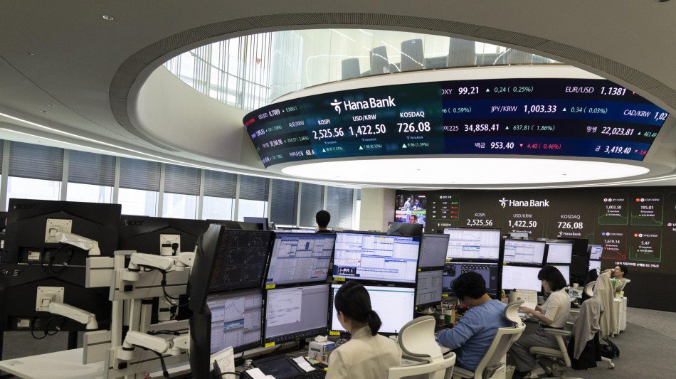 Borsa: l'Asia chiude fiacca e guarda ai dazi e alla Fed