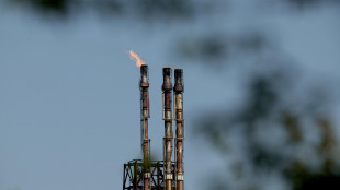 Corre il prezzo del petrolio, Brent oltre 107 dollari al barile