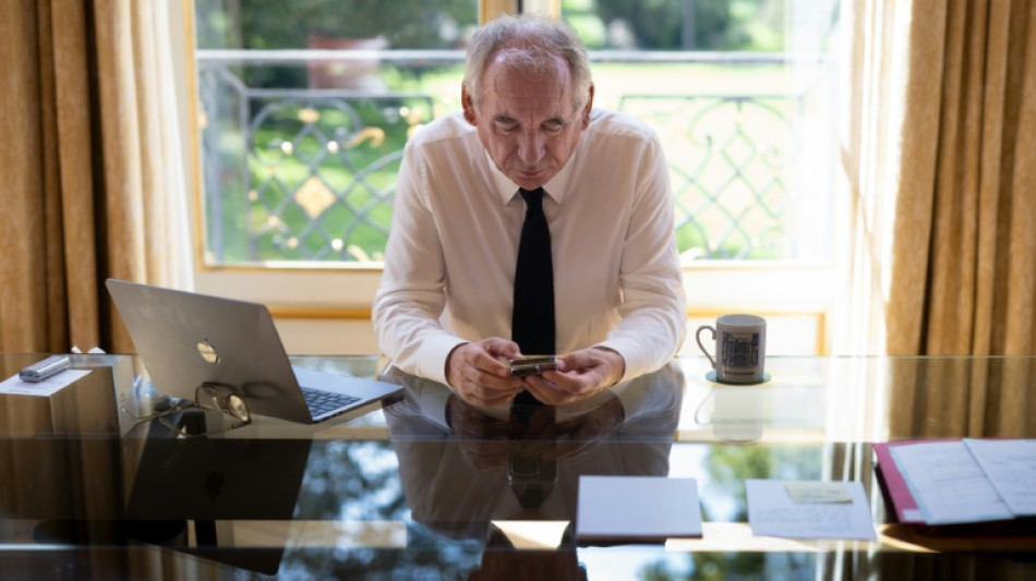 Primeiro-ministro faz alerta sobre 'emerg&ecirc;ncia vital' da Fran&ccedil;a pela d&iacute;vida