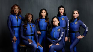 Kurztrip ins All: Katy Perry singt im Weltraum "Wonderful World"