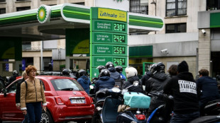 Nuevas protestas previstas en Francia, donde contin&uacute;a huelga de refiner&iacute;as
