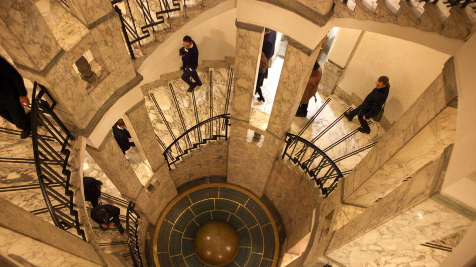 Borsa: Milano chiude brillante (+1,42%), balzo di Stm e Prysmian