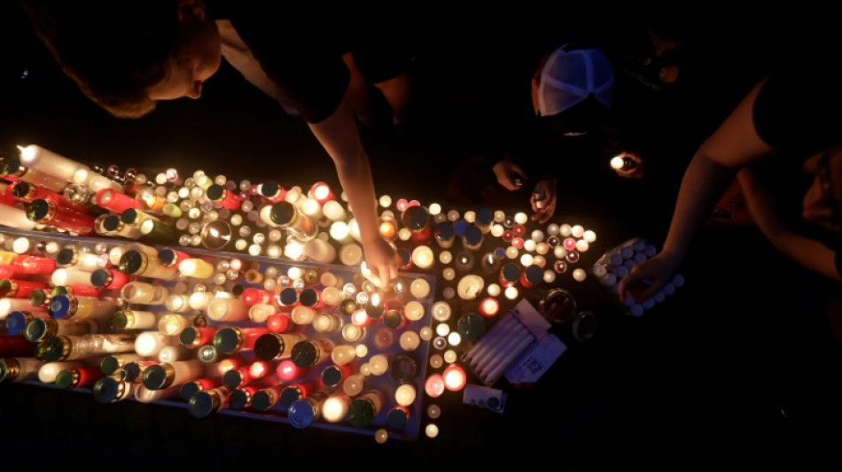 Luto nacional na Áustria após ataque a tiros que matou 10 pessoas em colégio