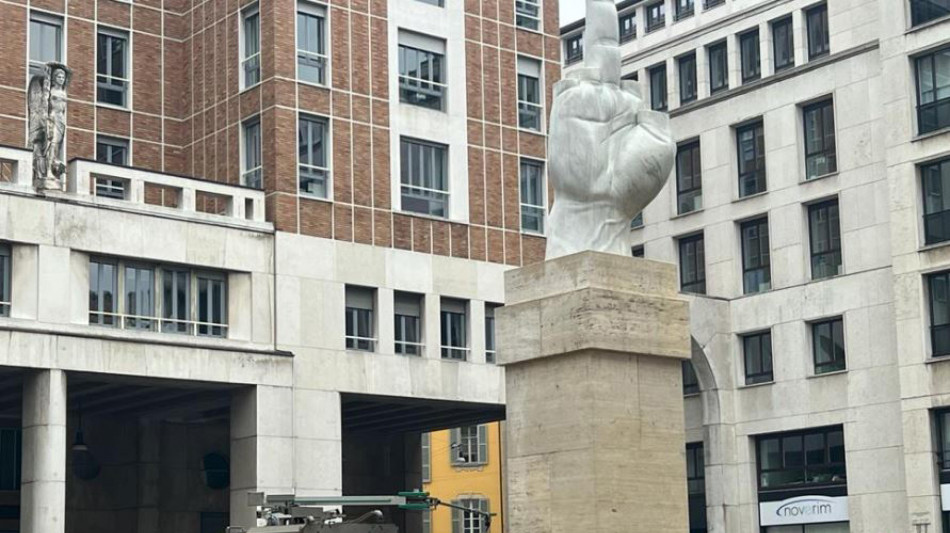 Borsa: Milano sale (+0,3%), corrono Leonardo e A2a, gi&ugrave; Moncler
