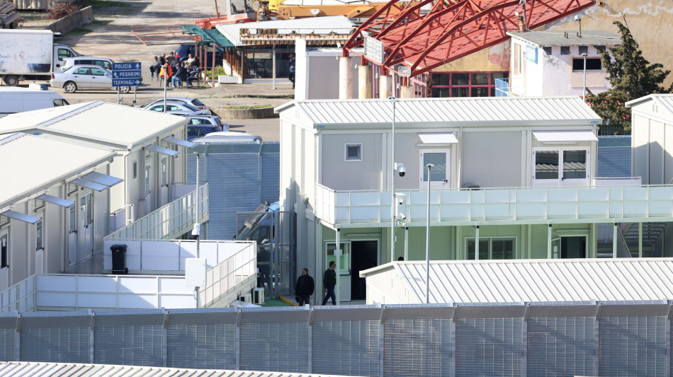 Migranti in Albania, in settimana nuovi trasferimenti