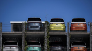 Deutsche Autobauer VW und Mercedes starten mit Gewinneinbrüchen ins neue Jahr