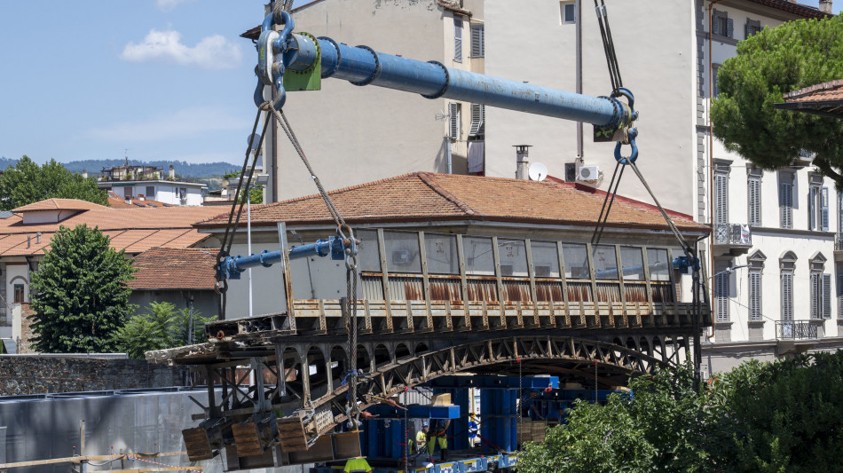 Stop treni a Firenze per lavori a ponte, secondo giorno di disagi