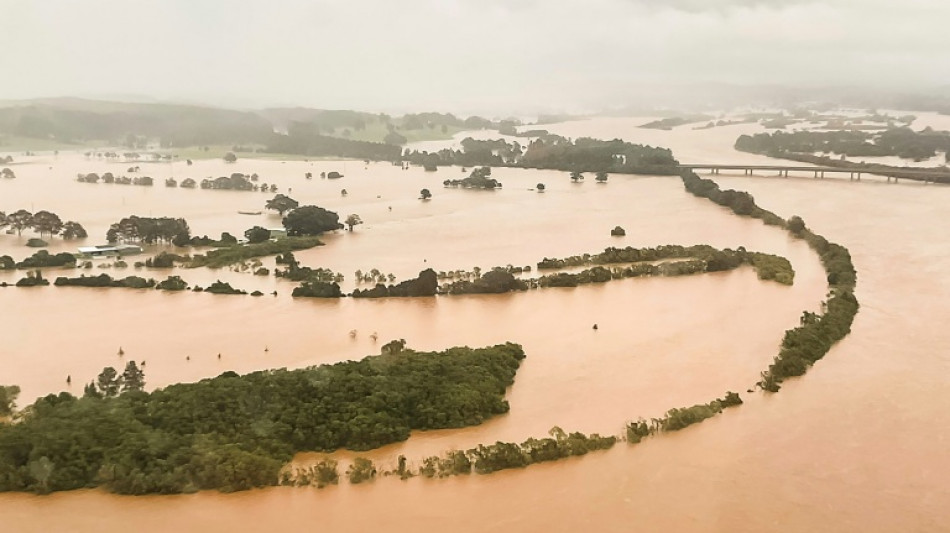 Un mort, 50.000 personnes bloquées par des inondations dans l'est de l'Australie