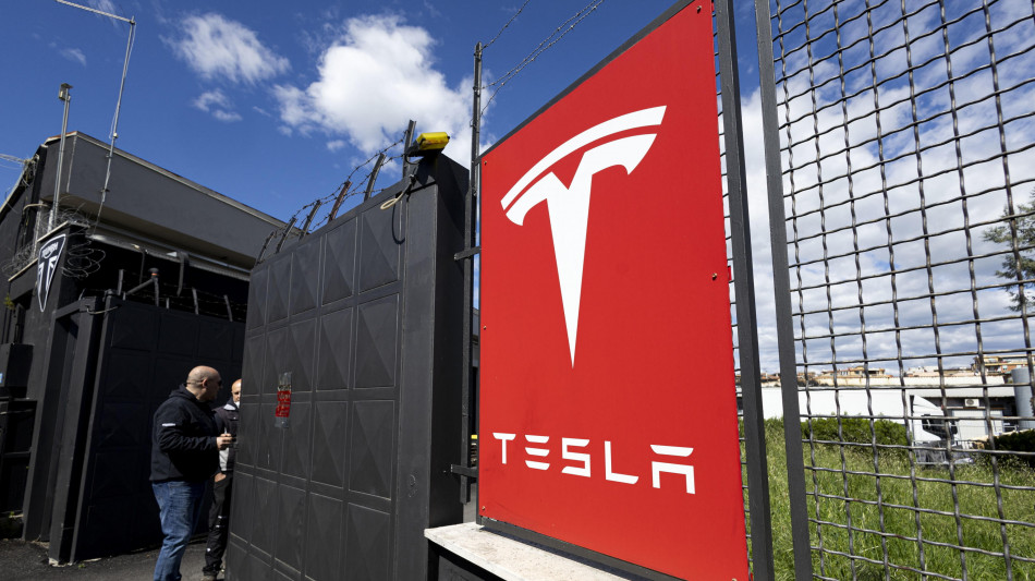 Le vendite di Tesla calano del 13%, ai minimi dal 2022
