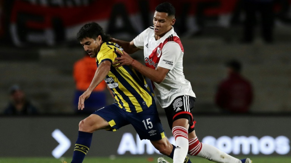 Suspenden a ni&ntilde;os del argentino Newell's por fotografiarse con un jugador rival