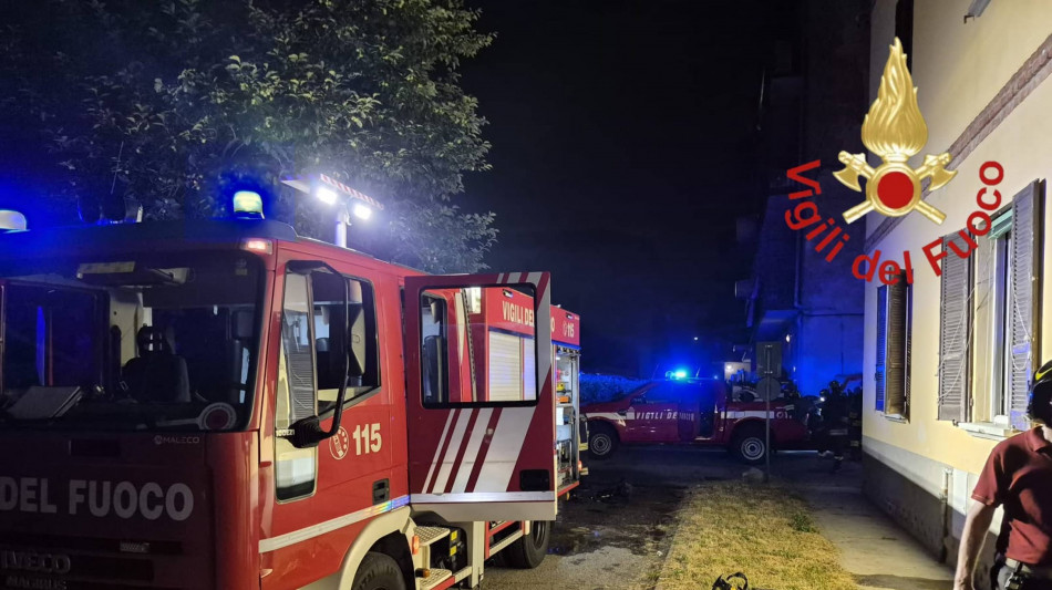 Morto nell'incendio di casa, arrestato un vicino per omicidio volontario