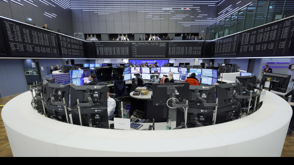 Borsa:Milano in calo (-0,9%), pioggia dividendi pesa su Ftse Mib