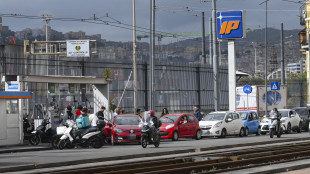Prezzi carburanti in ribasso, benzina self a 2,012 euro