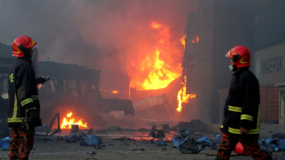 Autoridades de Banglad&eacute;s acusan al operador del dep&oacute;sito que se incendi&oacute; dejando 49 muertos