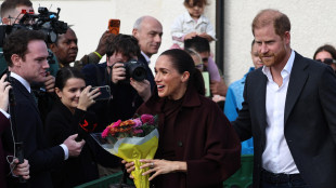 Bagno di folla per Harry e Meghan nel primo impegno pubblico dopo rientro in Gb