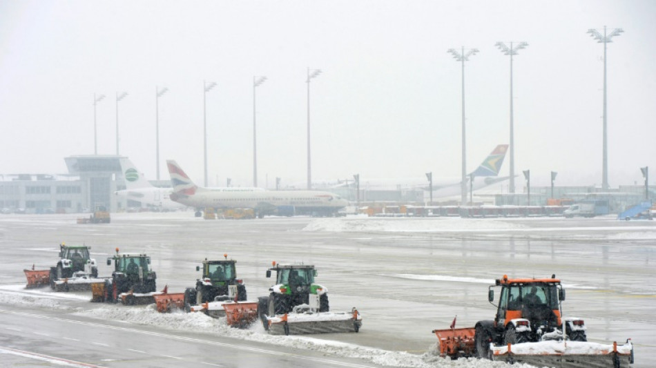 Flughafen M&uuml;nchen verl&auml;ngert Flugstopp - 760 Fl&uuml;ge von Schneechaos betroffen