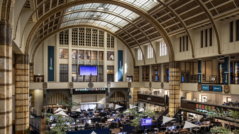 Borsa: l'Europa resta debole, spread su minimi da settembre 2021
