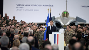 Macron, 'siamo a portata di tiro della Russia, riarmiamoci'