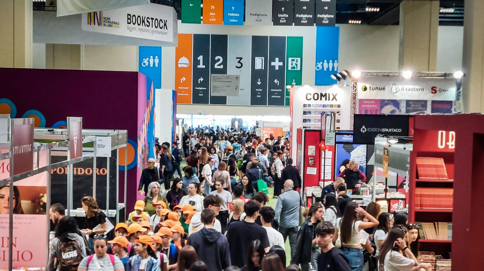 Aperto 37/o Salone del libro, subito folla tra gli stand