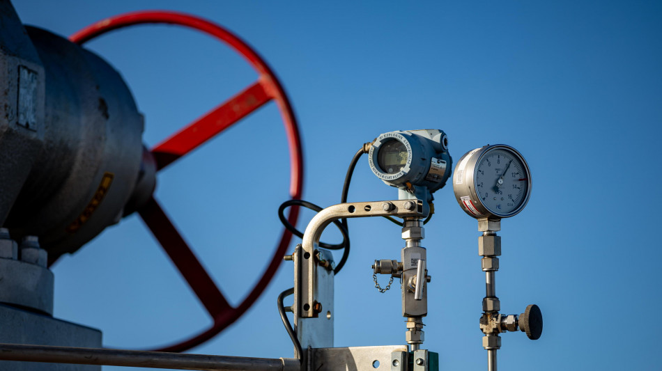 Il gas sopra 33 euro, crescono dubbi su pace tra Russia-Ucraina