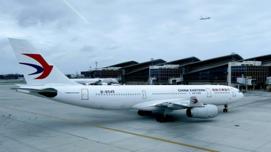 Un avi&oacute;n con 132 personas se estrella en el suroeste de China 