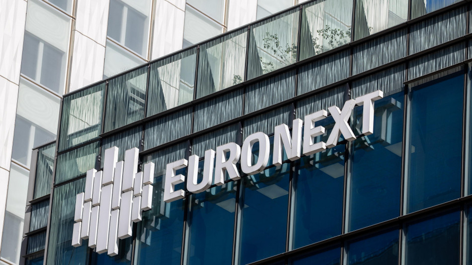 Borsa: Europa positiva, ma scivolano i microchip, Milano +0,45%