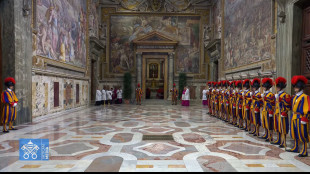 Al via la processione, cardinali verso la Cappella Sistina