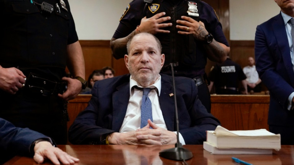 Weinstein suplica &agrave; Justi&ccedil;a que o tire da pris&atilde;o