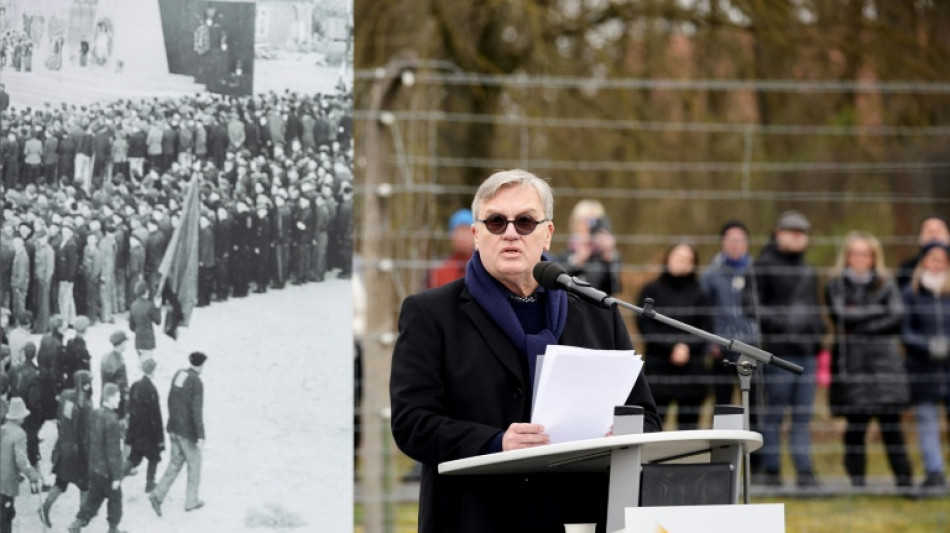 Kerkeling stellt sich im KZ Buchenwald gegen Rechtspopulisten und das Vergessen