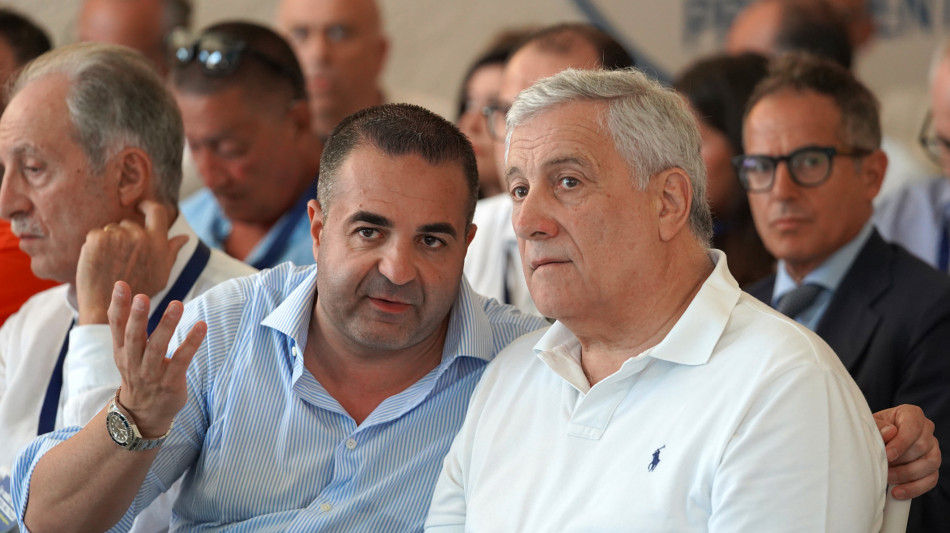 Tajani, priorit&agrave; a taglio tasse, anche ipotesi flat tax al 24%