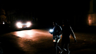 Moradores de Havana perdem o sono por causa de apag&otilde;es noturnos
