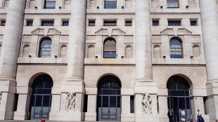 Borsa: Milano chiude in ribasso (-0,1%), pesano Buzzi e Moncler