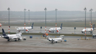 Mehr Passagiere und weniger Flüge weltweit - Geringer Low-Cost-Anteil in Deutschland 