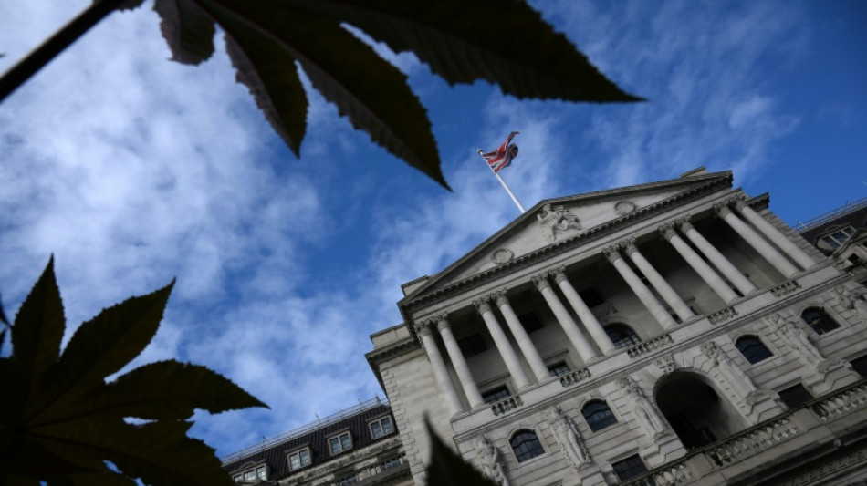 La libra cae m&aacute;s de un 1% frente al d&oacute;lar tras la intervenci&oacute;n del Banco de Inglaterra