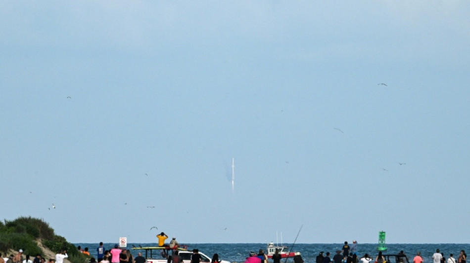 SpaceX lança megafoguete Starship após explosões em testes anteriores