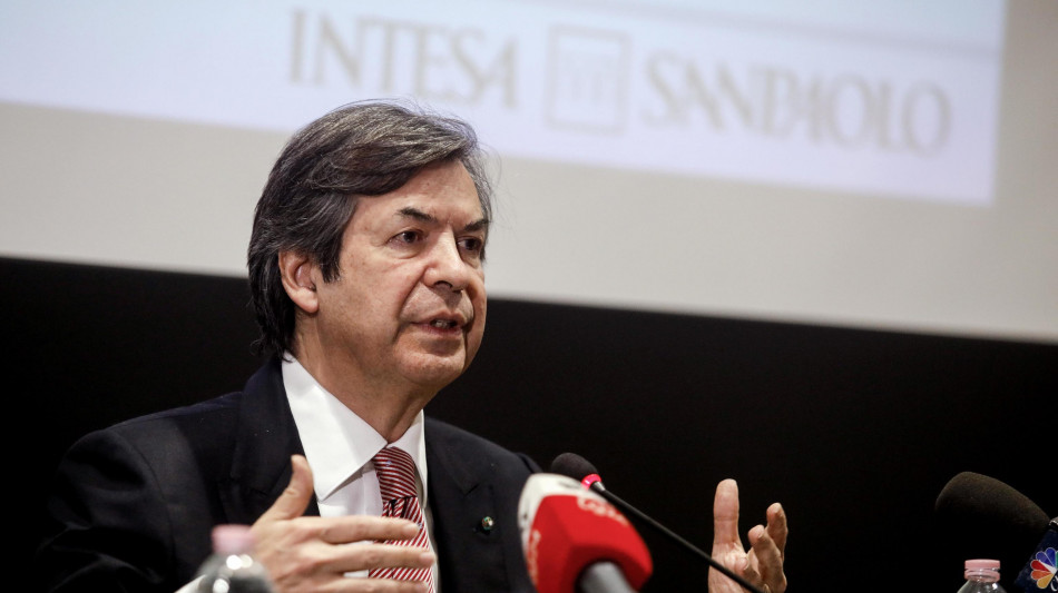 Intesa oltre le attese, utile semestre a 5,2 miliardi