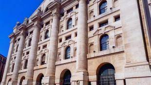 Borsa: Milano chiude positiva (+0,89%) con Moncler, giù Leonardo