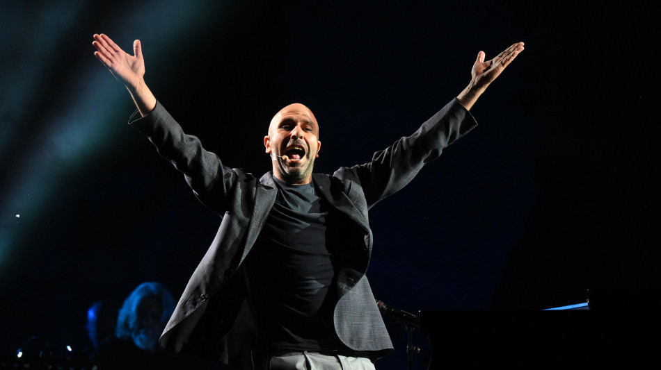 'Buen Camino', il nuovo film di Checco Zalone a Natale al cinema