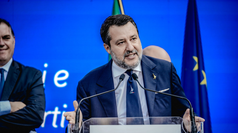 Salvini chiede di ritirare emendamento sui pedaggi