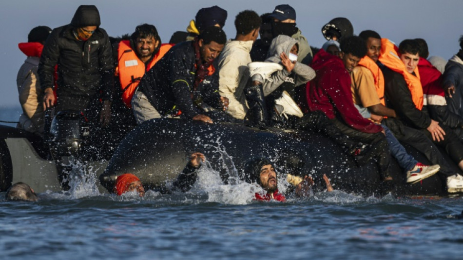 França resgata quase 400 migrantes no Canal da Mancha neste fim de semana