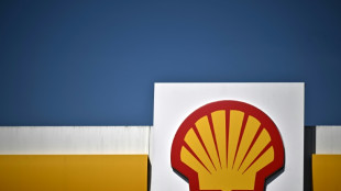 Shell net profit retreats on lower energy prices